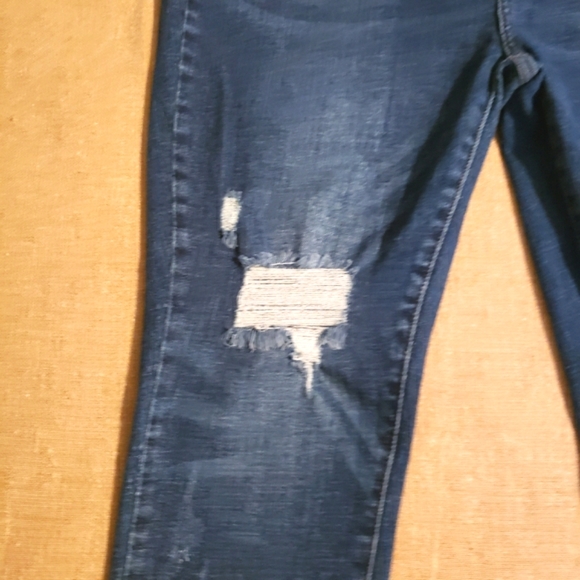 Judy Blue High-Rise Jean Capris Med Wash Denim With Factory Distressing Sz 15/31 - Picture 6 of 12